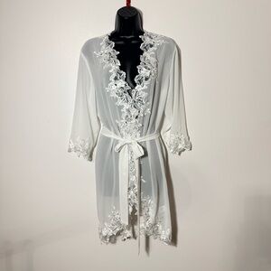 Le Rose Stories White Robe With Flowers XS / Small Bridal Wedding Bride Belted